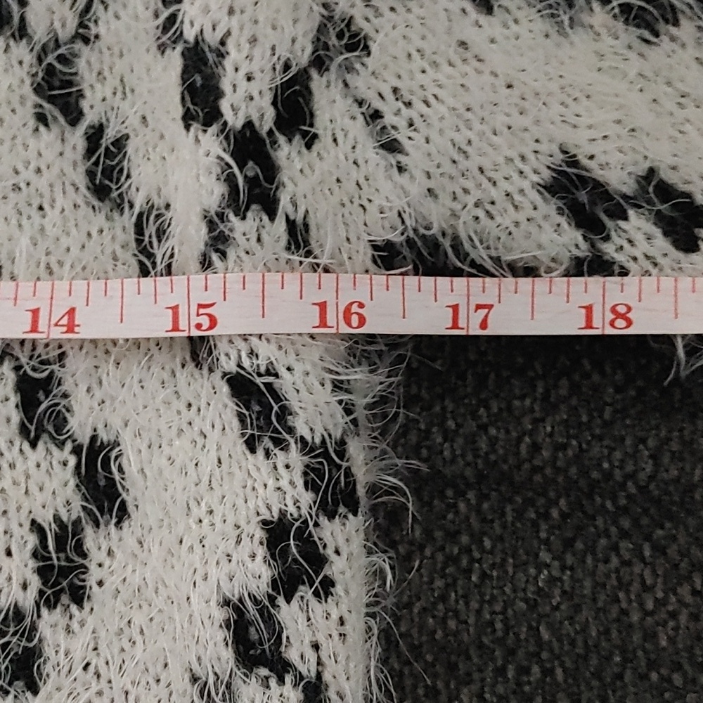 Eyelash Cardigan Women's Sz Small Creamy White And Black Cozy Soft By Outlander - Picture 6 of 7